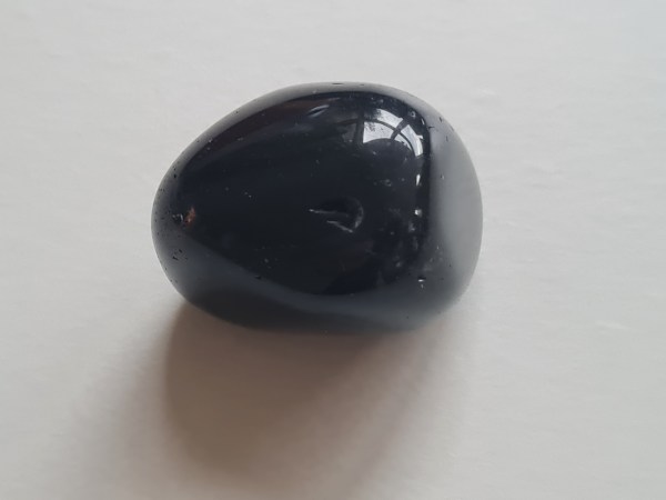 Pierre tourmaline noire